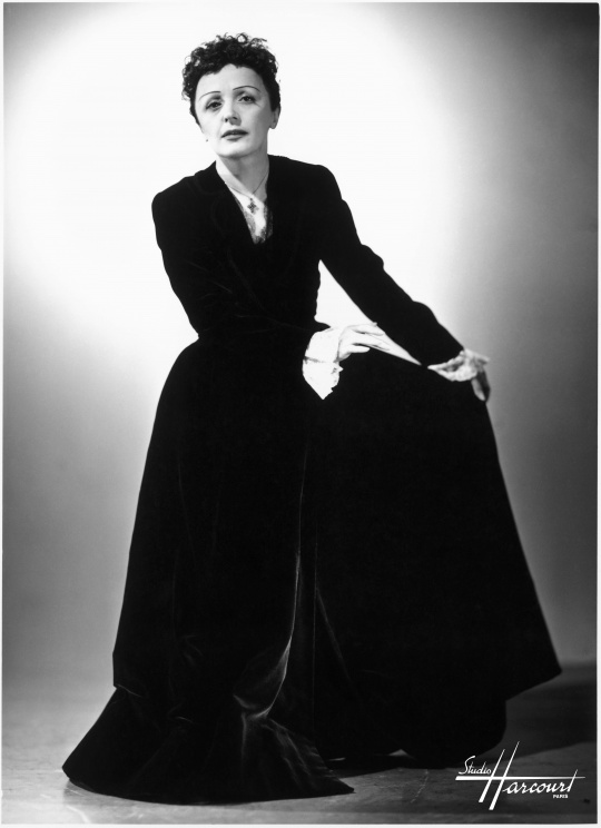 Édith Piaf in the Studio Harcourt, 1950